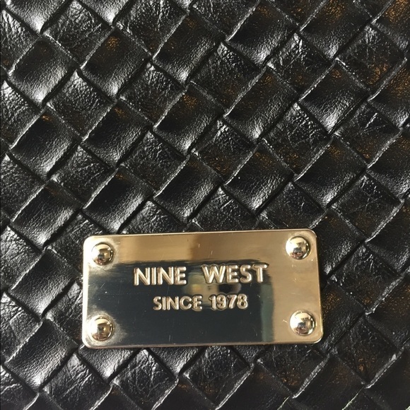 nine West wristlet - Picture 2 of 5
